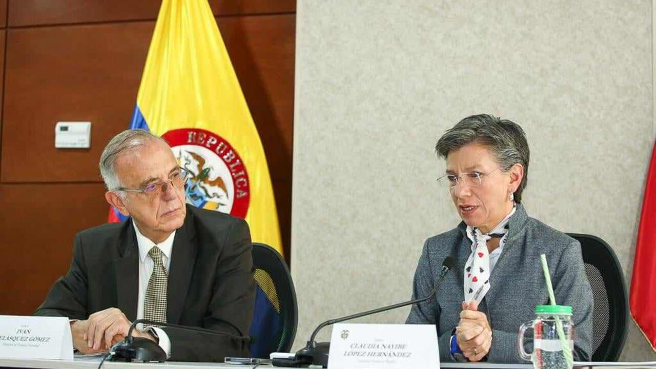 El ministro de Defensa, Iván Velásquez, y la alcaldesa Claudia López, lideraron un consejo de seguridad en Bogotá.
