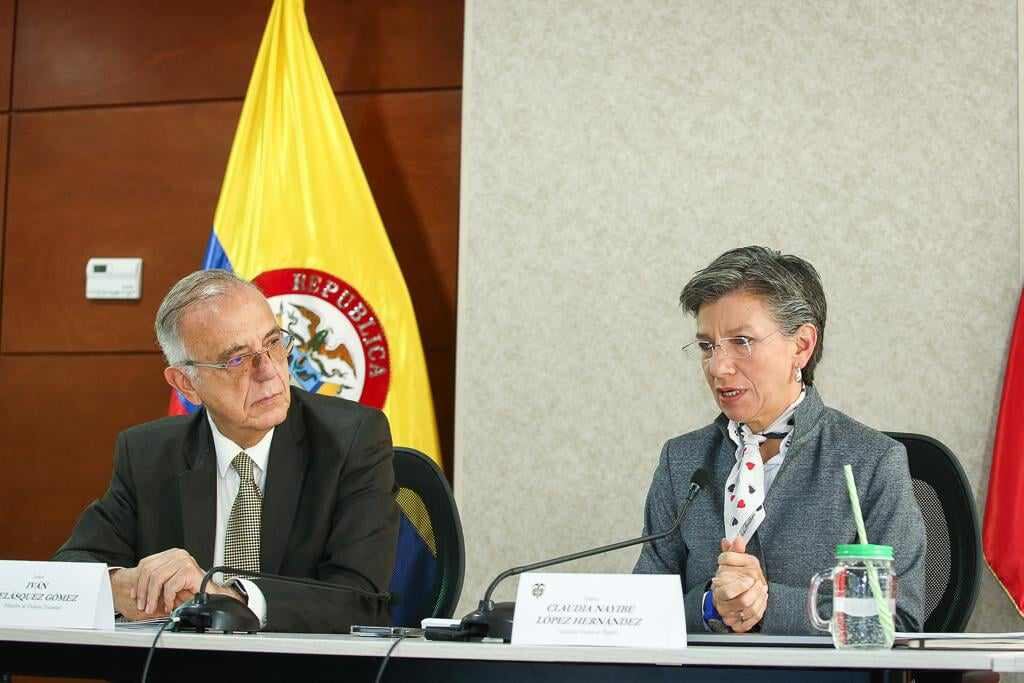 El ministro de Defensa, Iván Velásquez, y la alcaldesa Claudia López, lideraron un consejo de seguridad en Bogotá.
