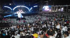 Desde muy temprano su fanaticada comenzó a llegar al parque, horas más tarde lo llenó completamente.