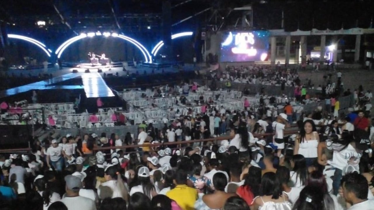 Desde muy temprano, su fanaticada comenzó a llegar al parque, horas más tarde lo llenó completamente.