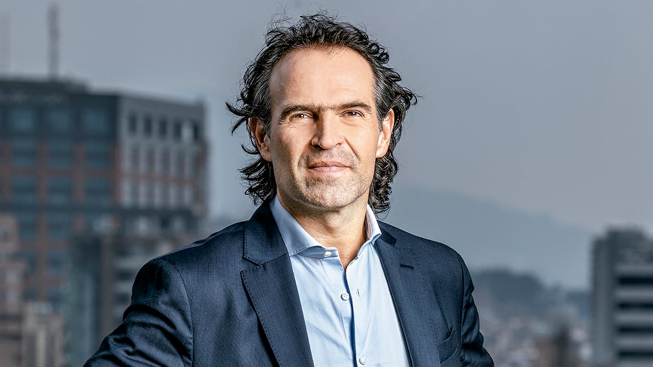 Federico Gutiérrez cuestionó que el gobierno del "cambio" gaste dinero de los colombianos en esos elementos.