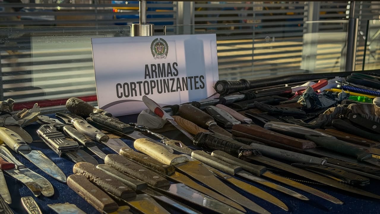TransMilenio incauta más de 25.000 armas blancas en 2026.