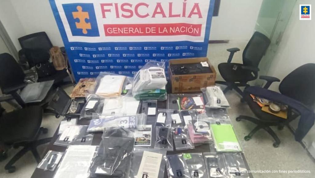 los agentes del CTI incautaron teléfonos celulares, computadores, publicidad electoral y un arma de fuego.