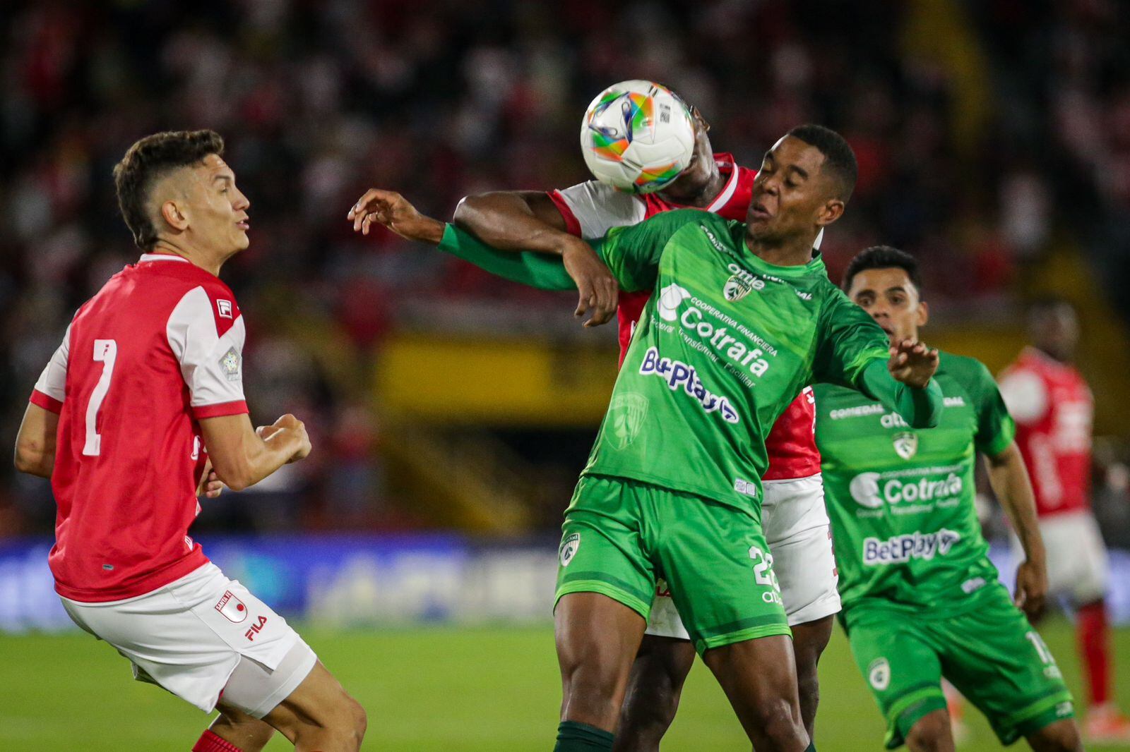 Algunos hinchas al parecer insultaron al delantero.