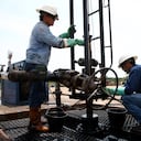 Faiber Bonilla obrero de la region lleva 9 meses trabajando en la Planta de produccion de petroleo Emerald Energy Plc hidrocarburos en el campo Capella en en la inspeccion de Los Pozos en San Vicente del Caguan donde se llevaron a cabo los Dialogos de Paz
Caqueta abril 2 2011
foto Guillermo Torres Semana
