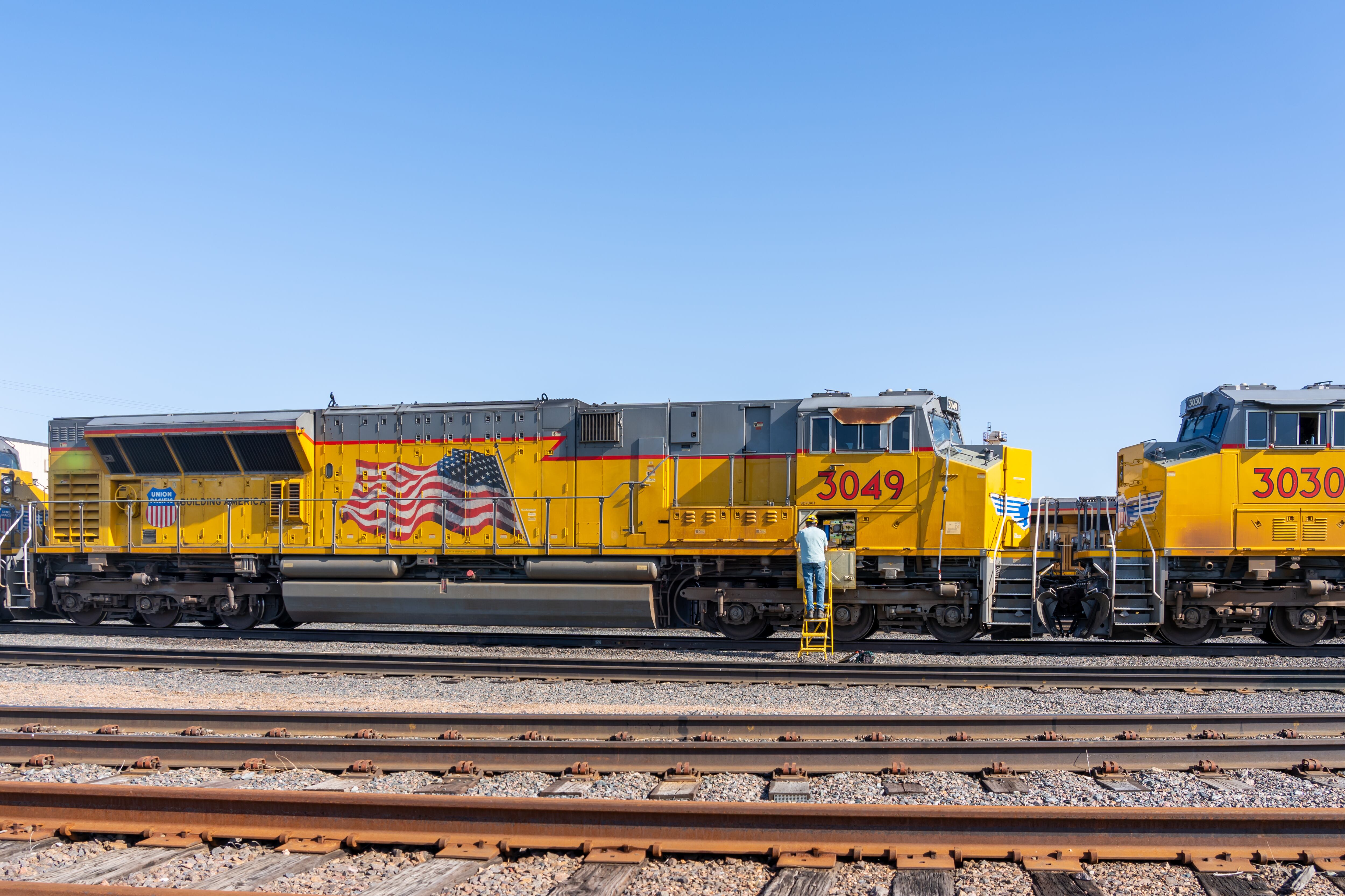 Los ferrocarriles de carga de Estados Unidos son cruciales para la economía del país, transportando alrededor del 30 % de la carga.
