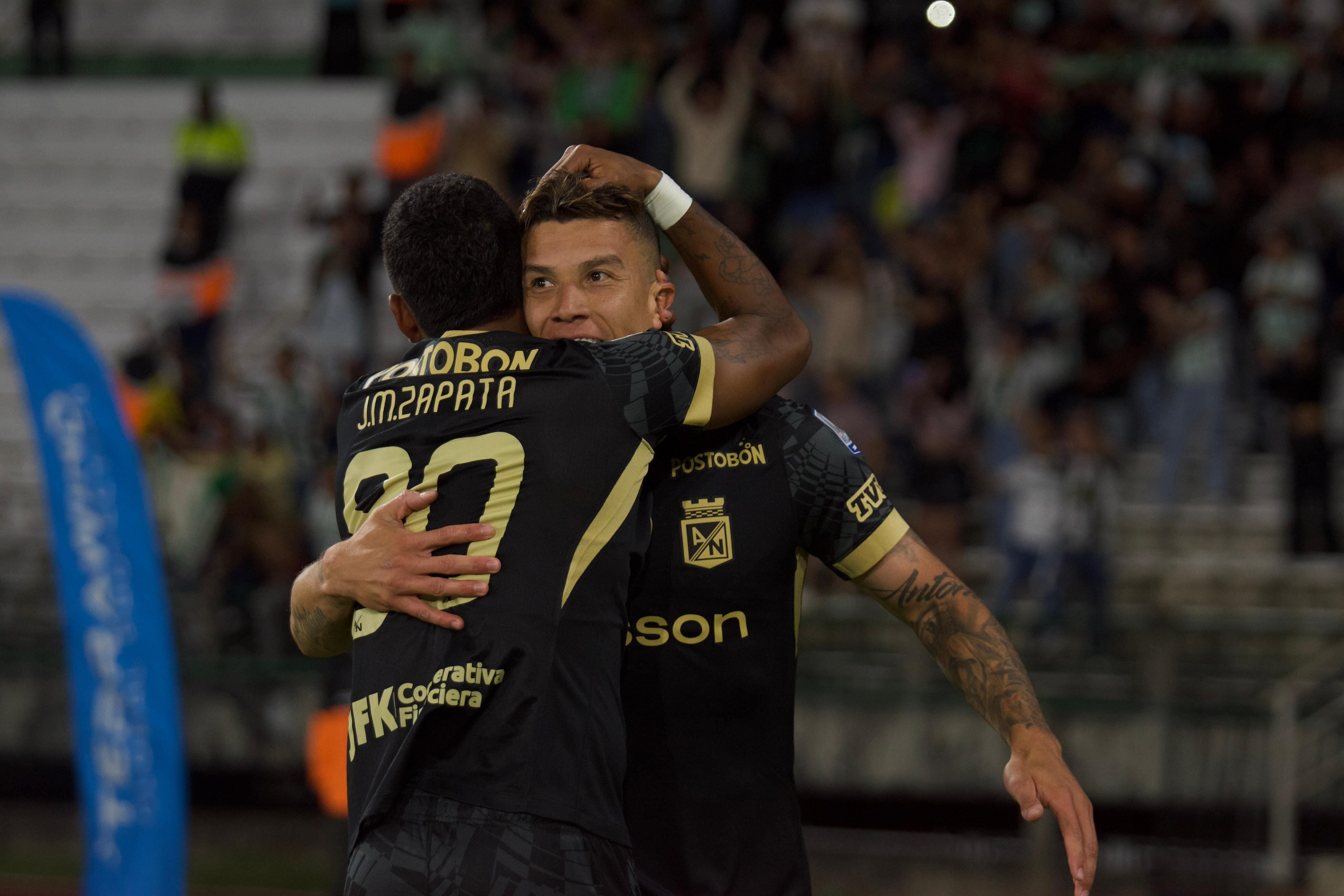 Atlético Nacional celebra en Manizales contra Once Caldas.