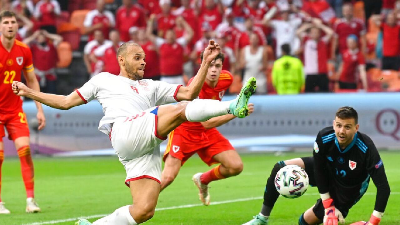 El primer partido de la ronda de octavos de final se disputó este sábado en la Arena Ámsterdam.