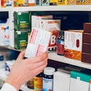 Los fármacos se dene tomar unos en ayunas y los otros después del desayuno.