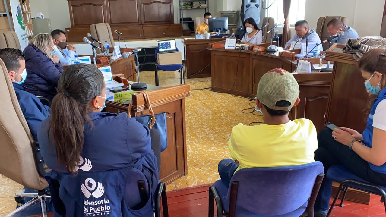 La Unidad para las Víctimas a través de la Subdirección de Prevención y Atención a Emergencias y la territorial Eje Cafetero participó en una reunión extraordinaria con las autoridades de Risaralda y Chocó, representantes de la Defensoría, la Procuraduría, fuerza pública y la comunidad desplazada, con quienes se acordó que regresarán a Cebedé (Bagado-Chocó) el próximo sábado 20 de marzo.