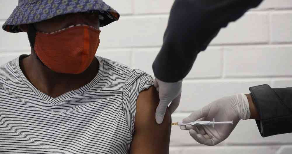 Los voluntarios deben tener entre 18 y 55 años y tendrán "prioridad" los trabajadores que actúan en "en primera línea" de la pandemia.