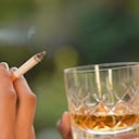 Experto advierte de que "aquellos que fuman y beben, tienen un riesgo 15 veces mayor de desarrollar cáncer oral".