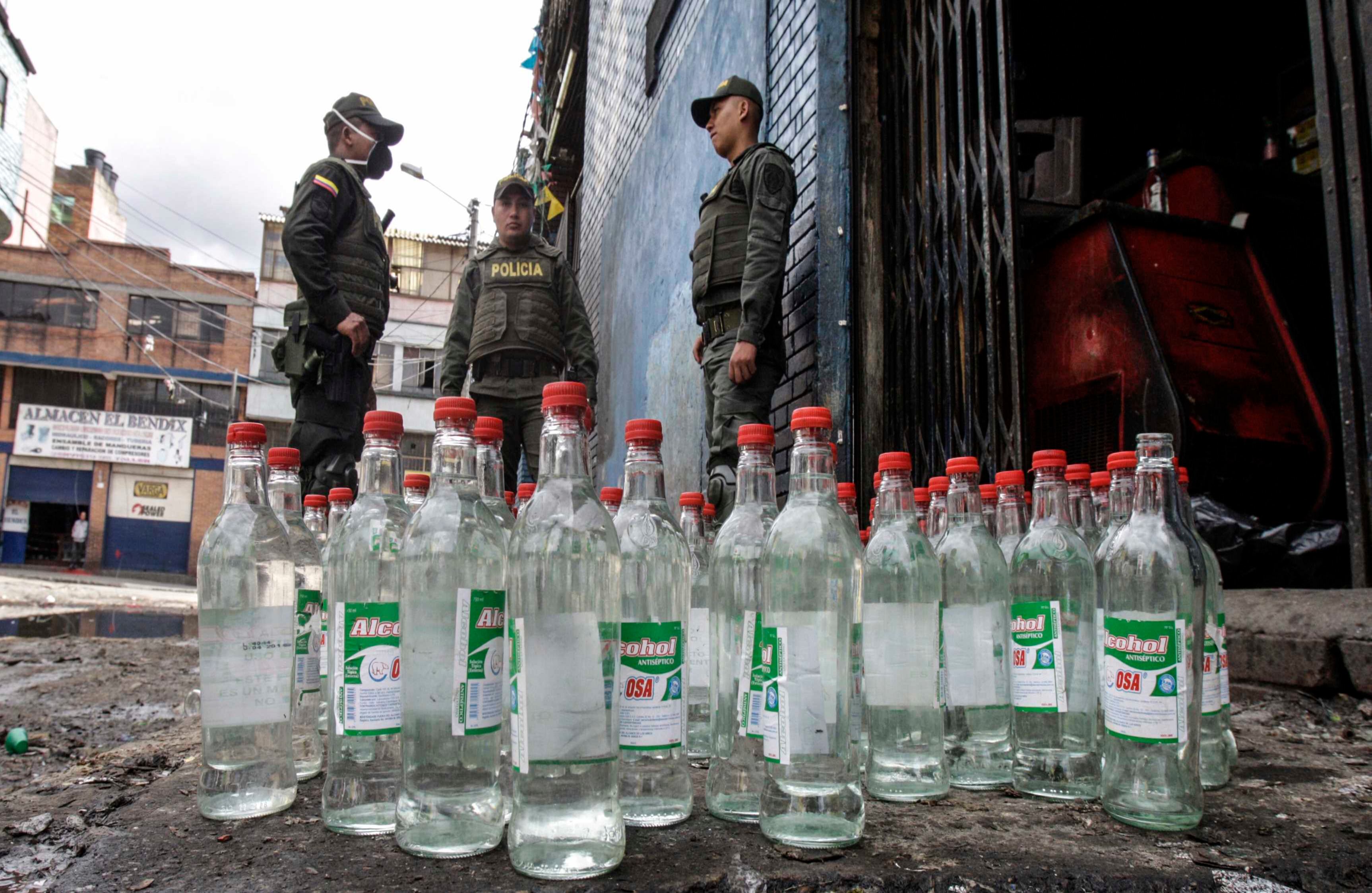Esto era utilizdo para fabricar licor adulterado. Foto: Carlos Julio Martínez / SEMANA
