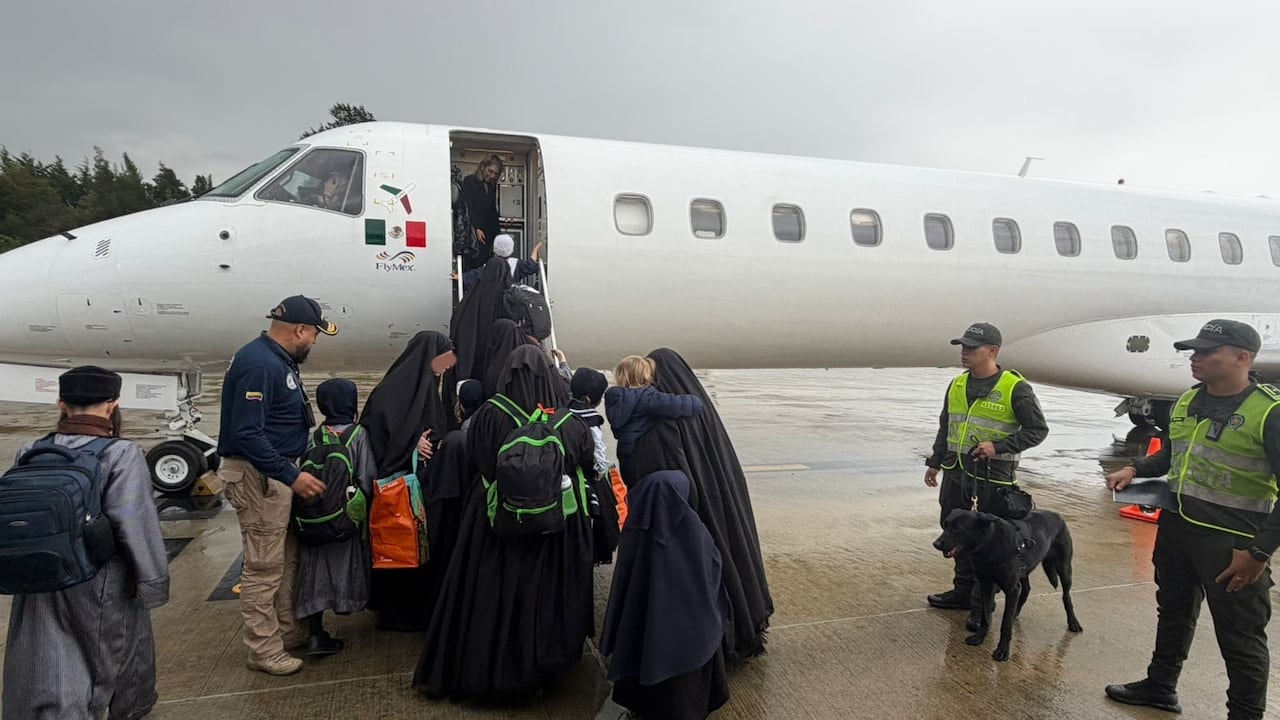 Migración Colombia envió a Estados Unidos a los nueve adultos y los 17 menores de la secta judía Lev Tahor.