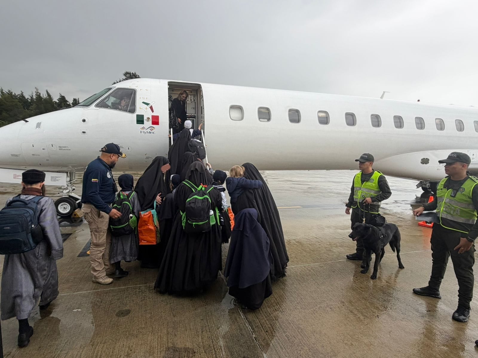 Migración Colombia envió a Estados Unidos a los nueve adultos y los 17 menores de la secta judía Lev Tahor.