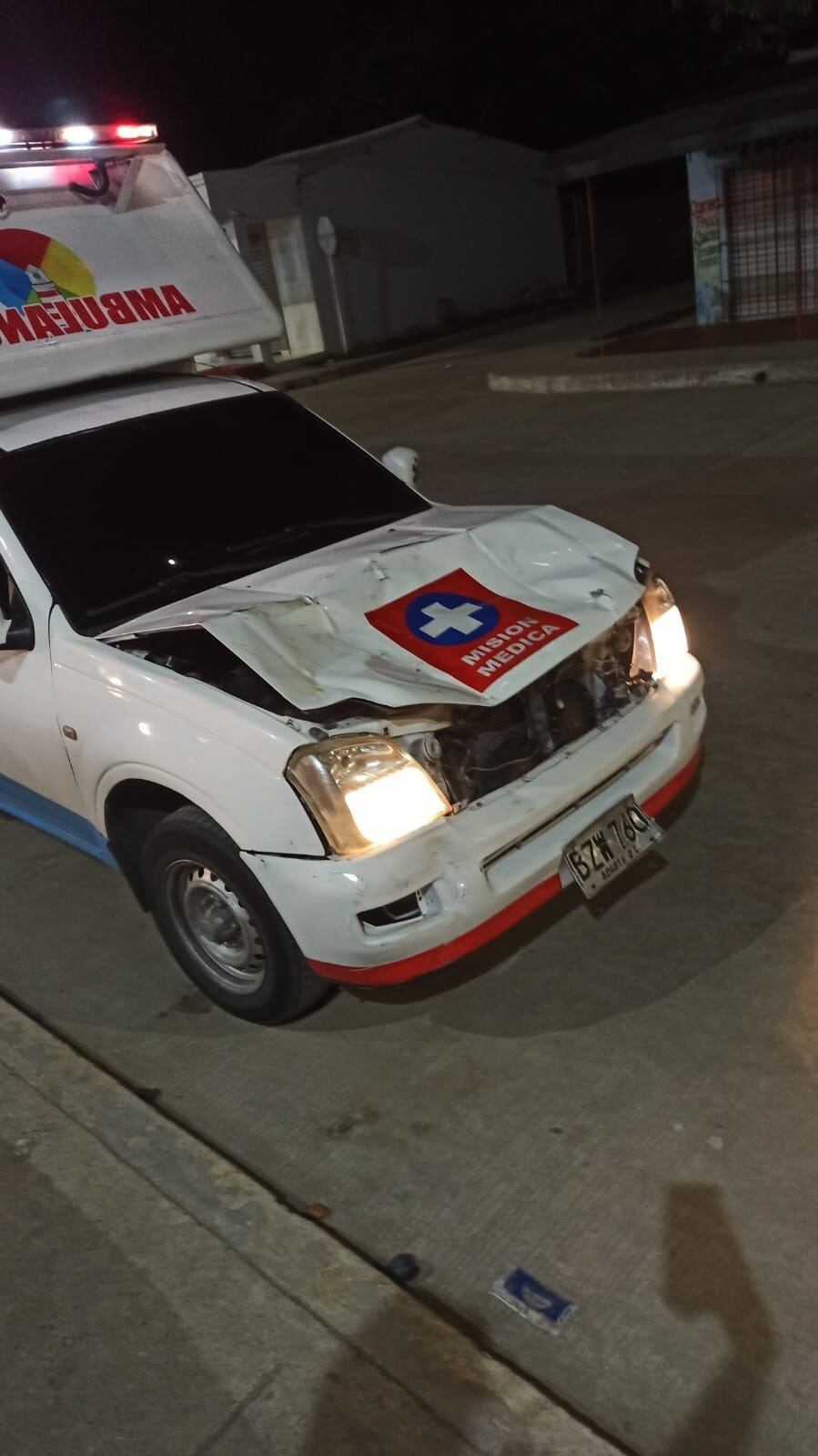 Esta es una de las ambulancias que protagonizó el accidente que involucra a la manada de bufalos en el sur de Atlántico