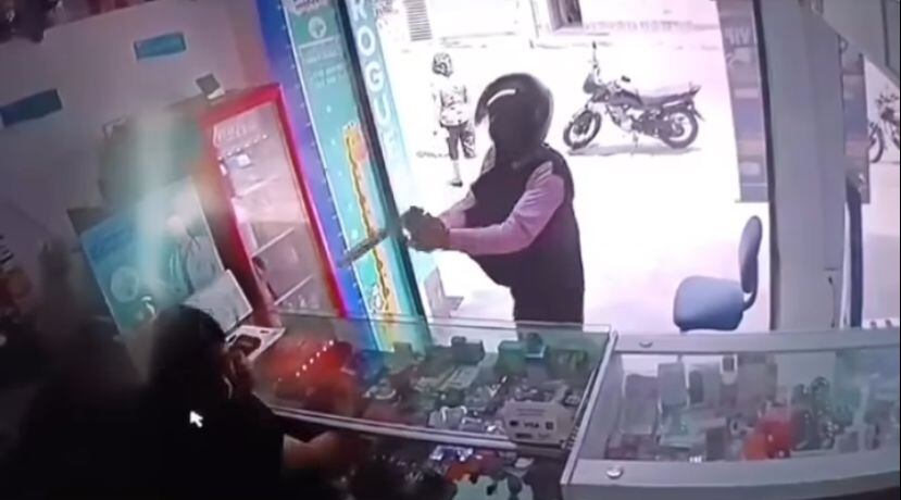 Un video difundido en redes sociales muestra el ataque contra Luisa Fernanda Camacho Pacheco.