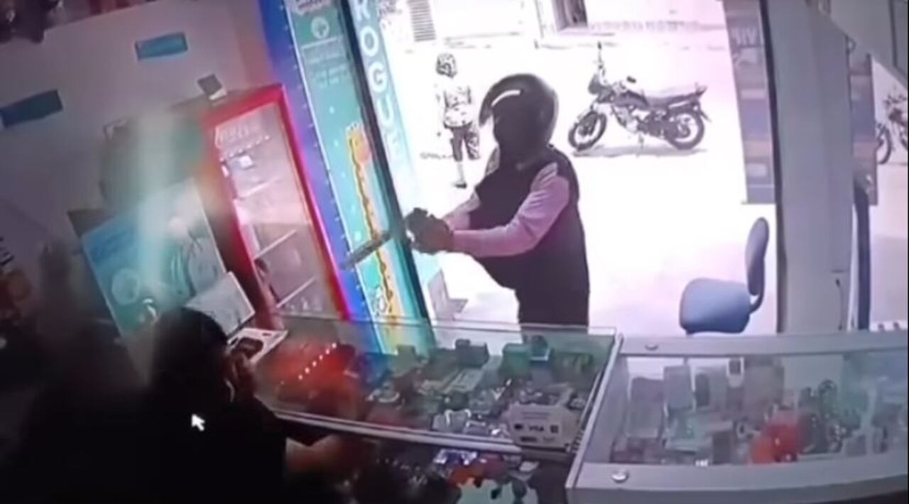 Un video difundido en redes sociales muestra el ataque contra Luisa Fernanda Camacho Pacheco.