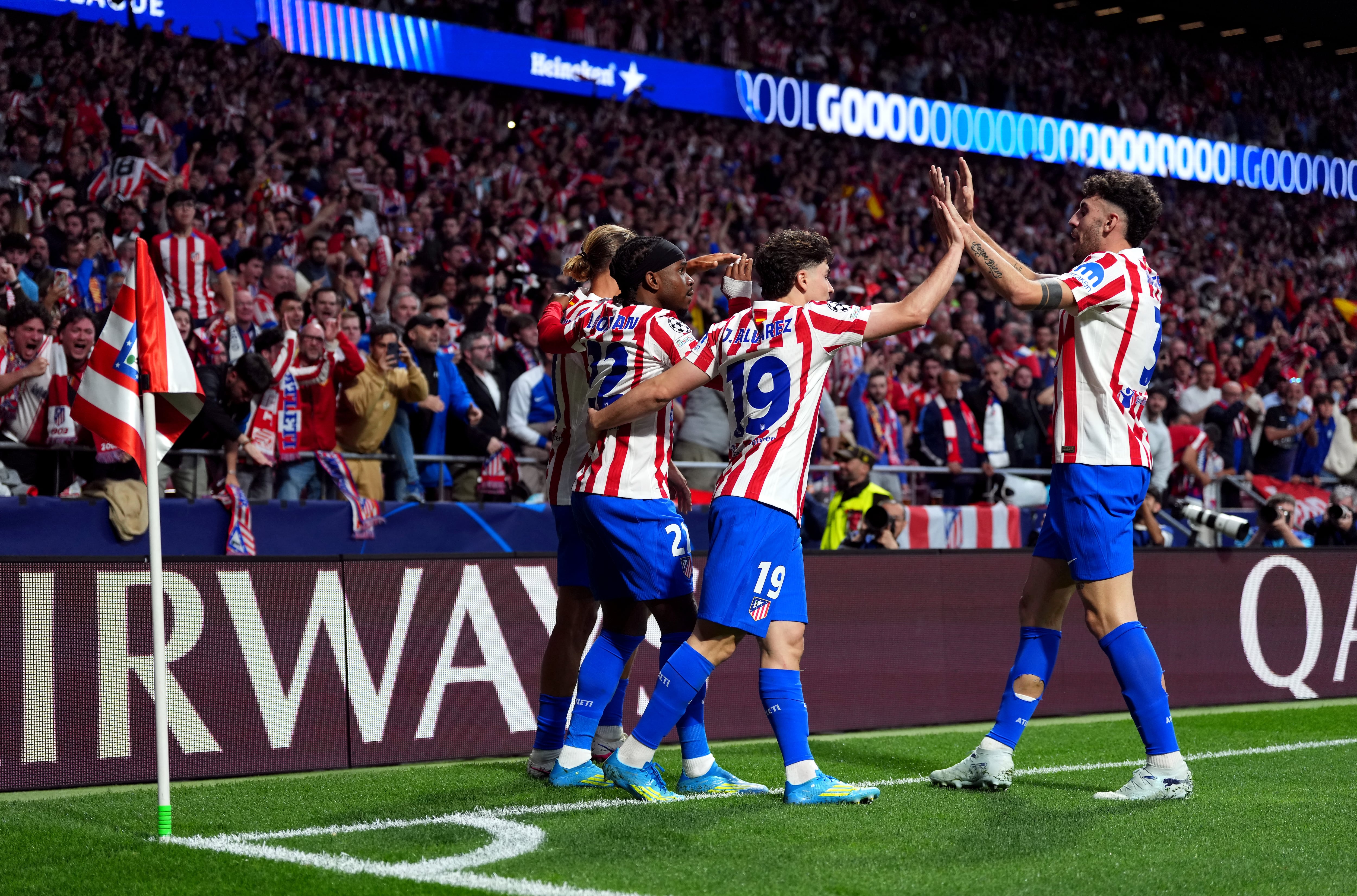 Atlético de Madrid celebrando el gol que le dio vida ante Barcelona, este martes, por la vuelta de cuartos de final en Champions.