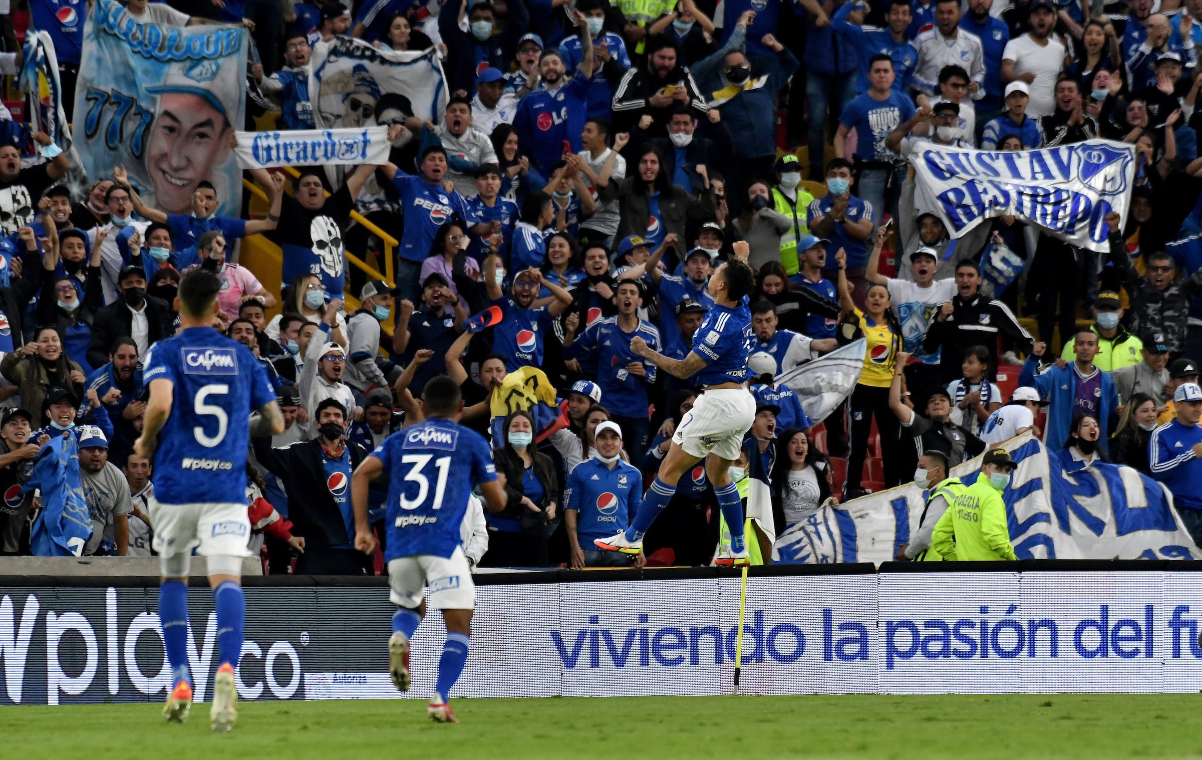 Hinchas de Millonarios en El Campín.