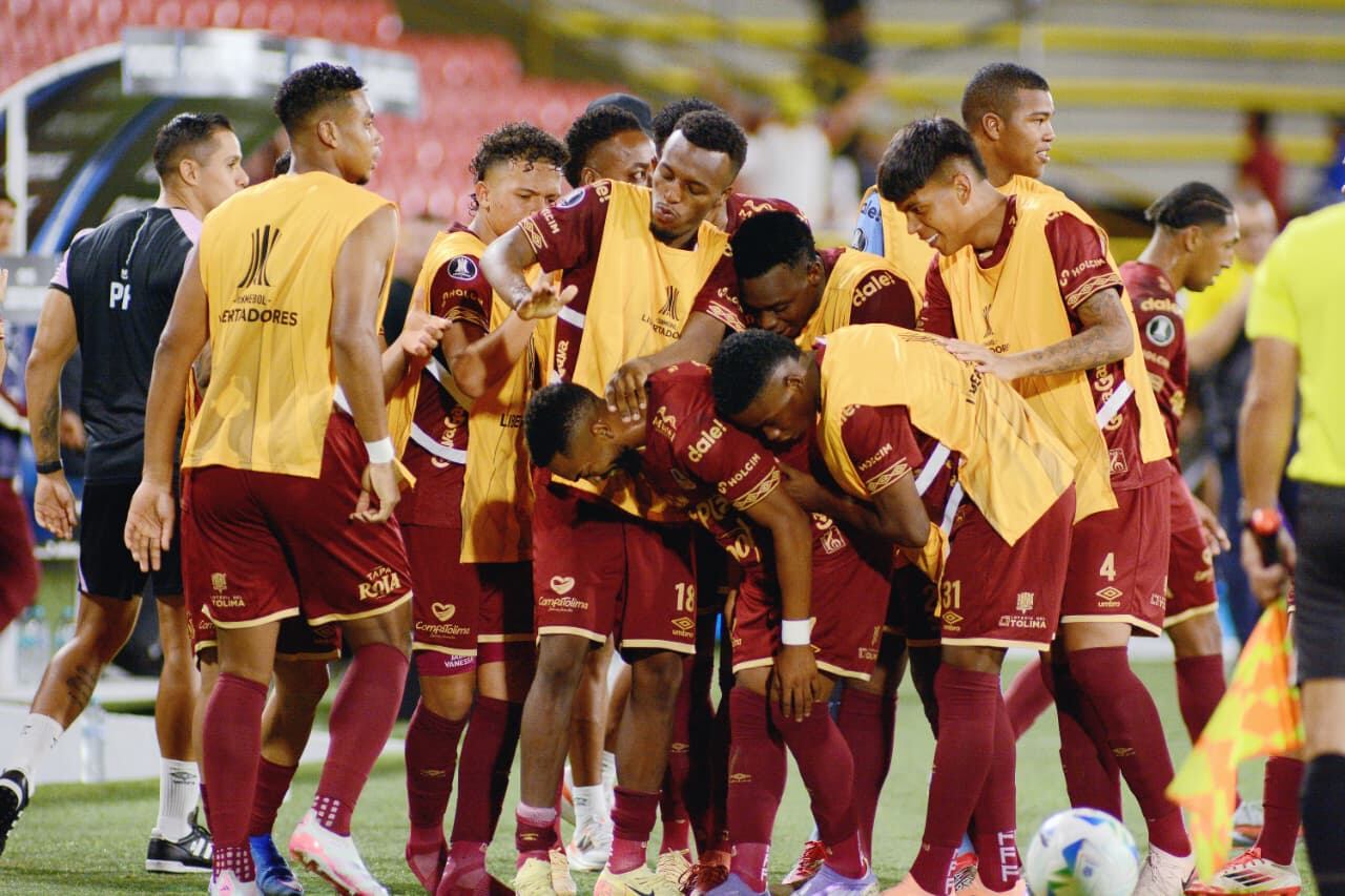 Deportes Tolima, sufriendo más de lo normal, avanzó en Copa Libertadores.