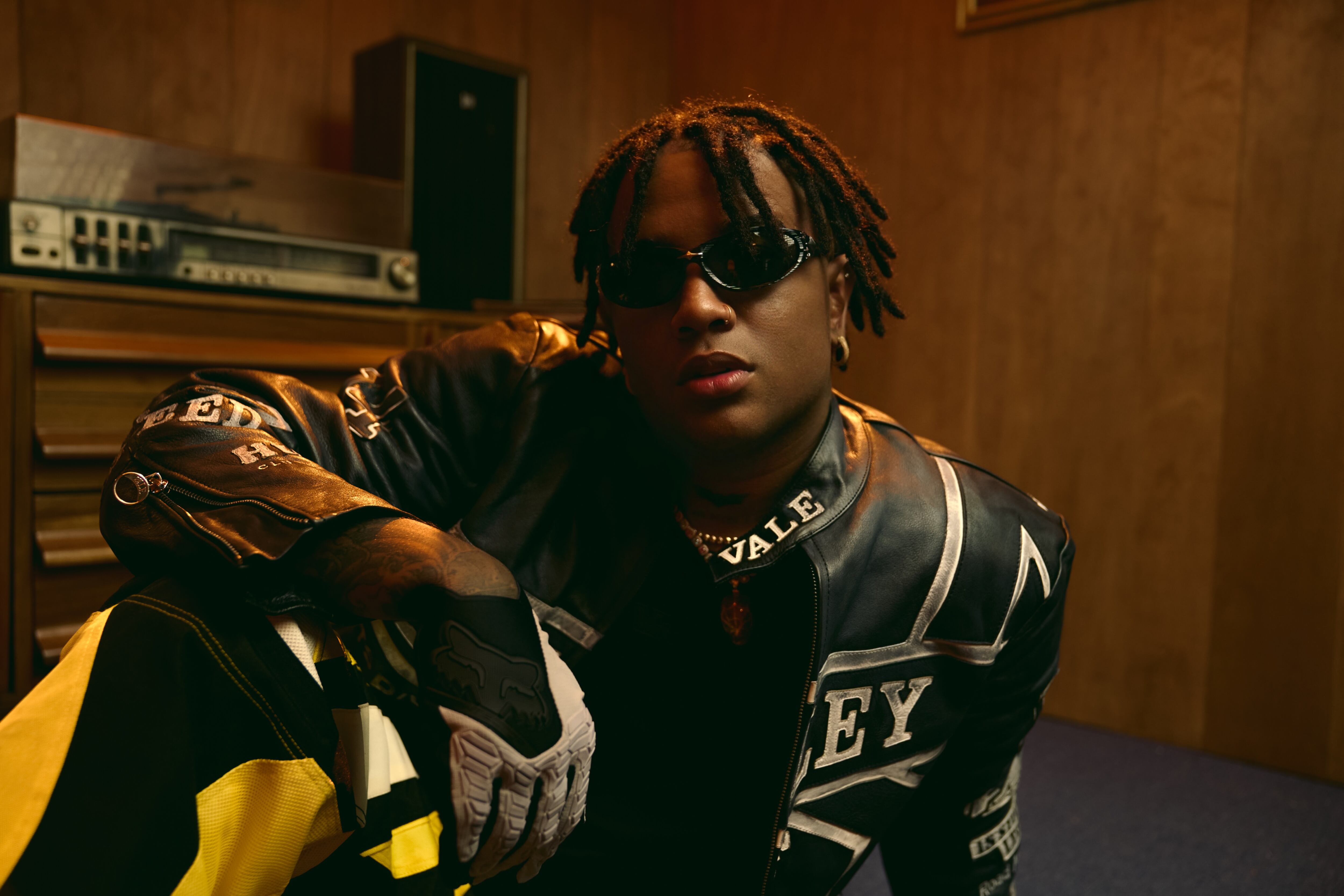 Hamilton tuvo su debut en los Premios Juventud de Univision, uno de los escenarios más influyentes de la música latina, donde fue parte de la apertura oficial.