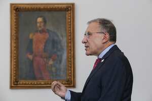 El senador sale por fallo del Consejo de Estado sobre una doble militancia que lo inhabilita.