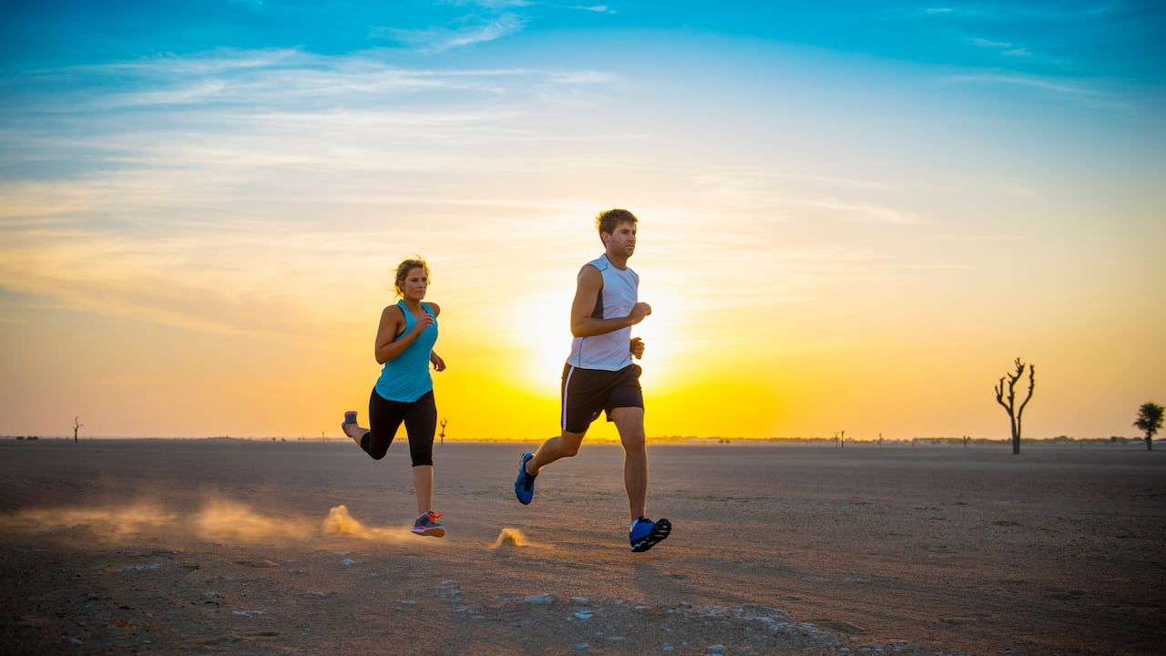 Practicar actividad física en clima cálido hará que se quemen más calorías.