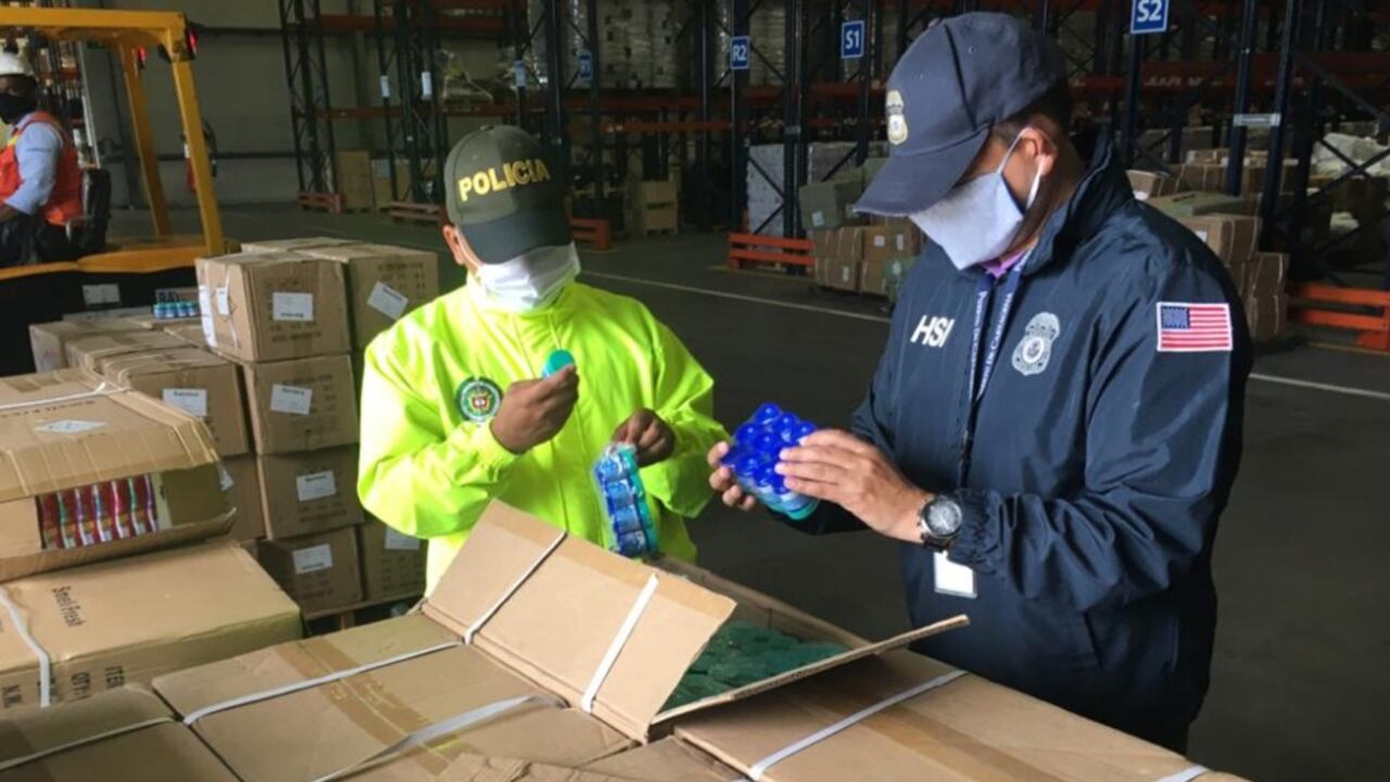 La Policía Fiscal y Aduanera interceptó contenedores con medicamentos falsos para combatir la covid-19 que iban para Venezuela.