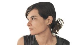 “Dentro de Álvaro Uribe vive aquel niño que se siente insuficientemente viril”: Carolina Sanín.