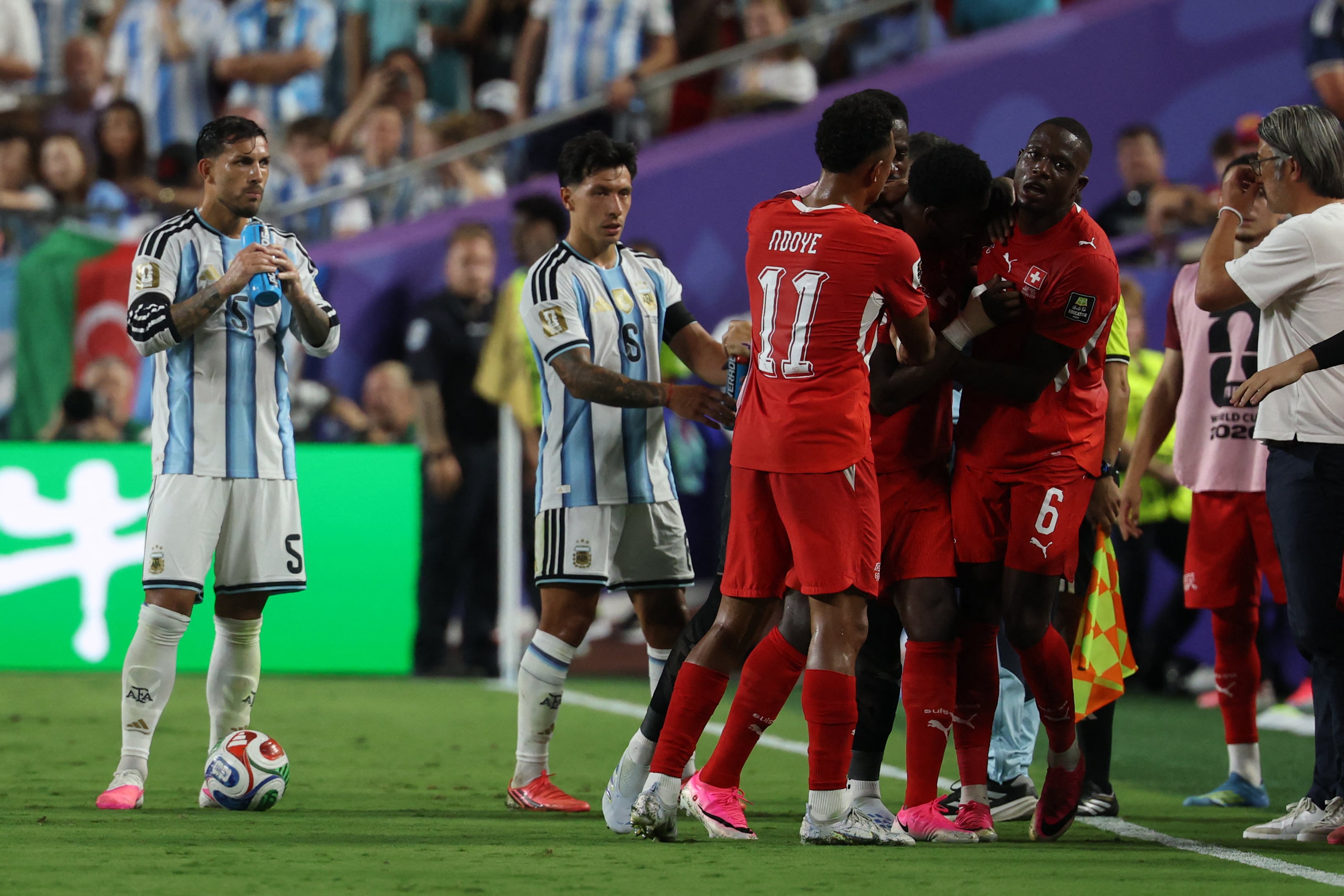 Expulsión de Breel Embolo.