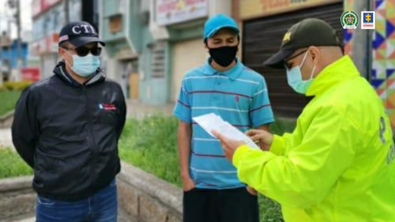 La Fiscalía capturó a cuatro personas que quedaron en los videos de seguridad y mientras atacaban el el peaje San Miguel ubicado en Sibaté, Cundinamarca.