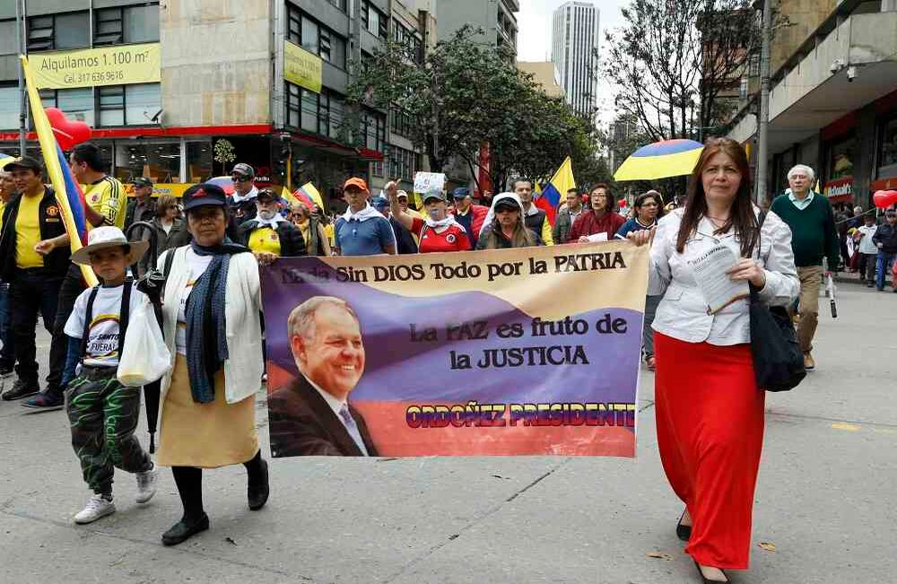 Algunos de los participantes aprovecharon para promover candidaturas presidenciales.  Foto: Guillermo Torres Reina / SEMANA