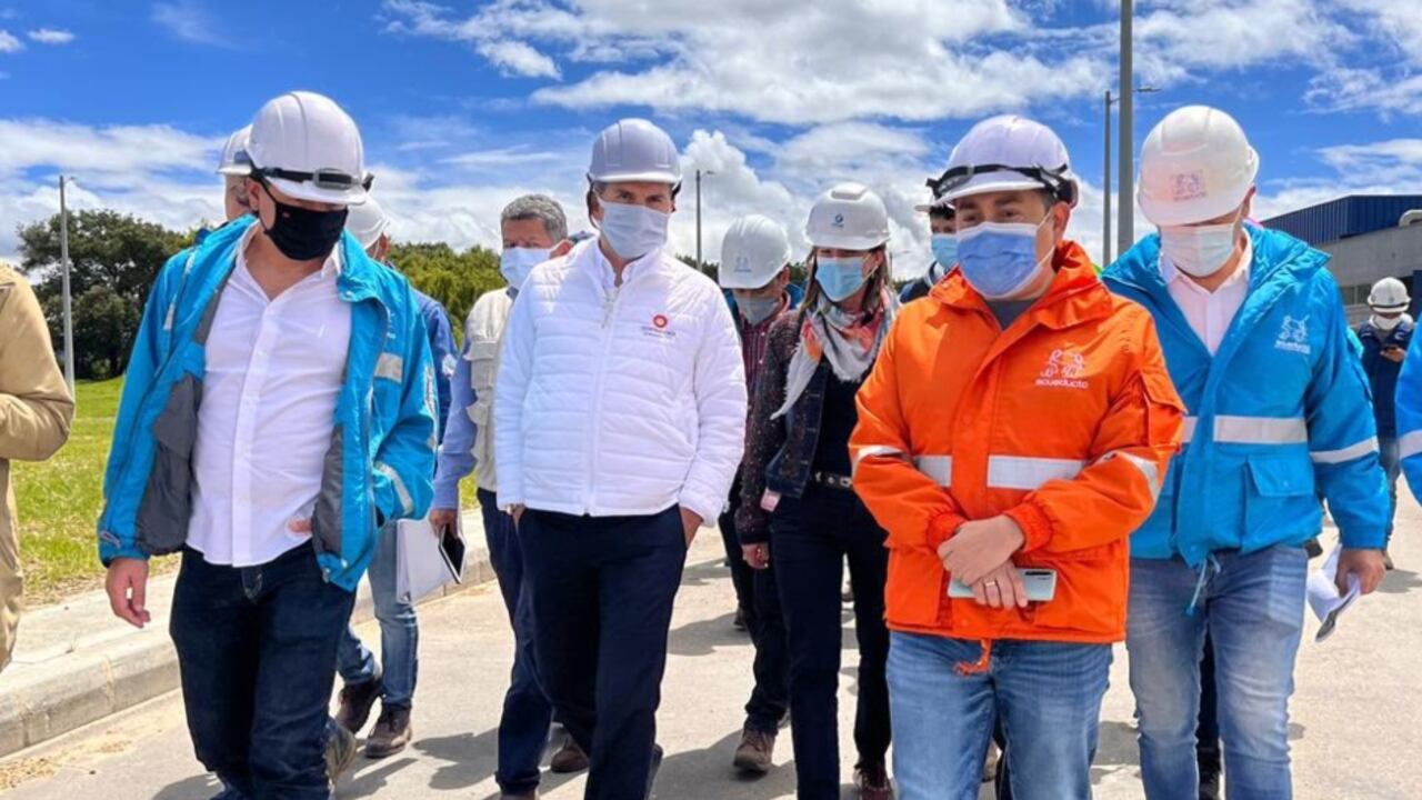 El contralor de Bogotá, Julián Ruiz, y el delegado del Medio Ambiente de la Contraloría General, Gabriel
Jurado, realizaron visita fiscal a la Ptar Salitre.