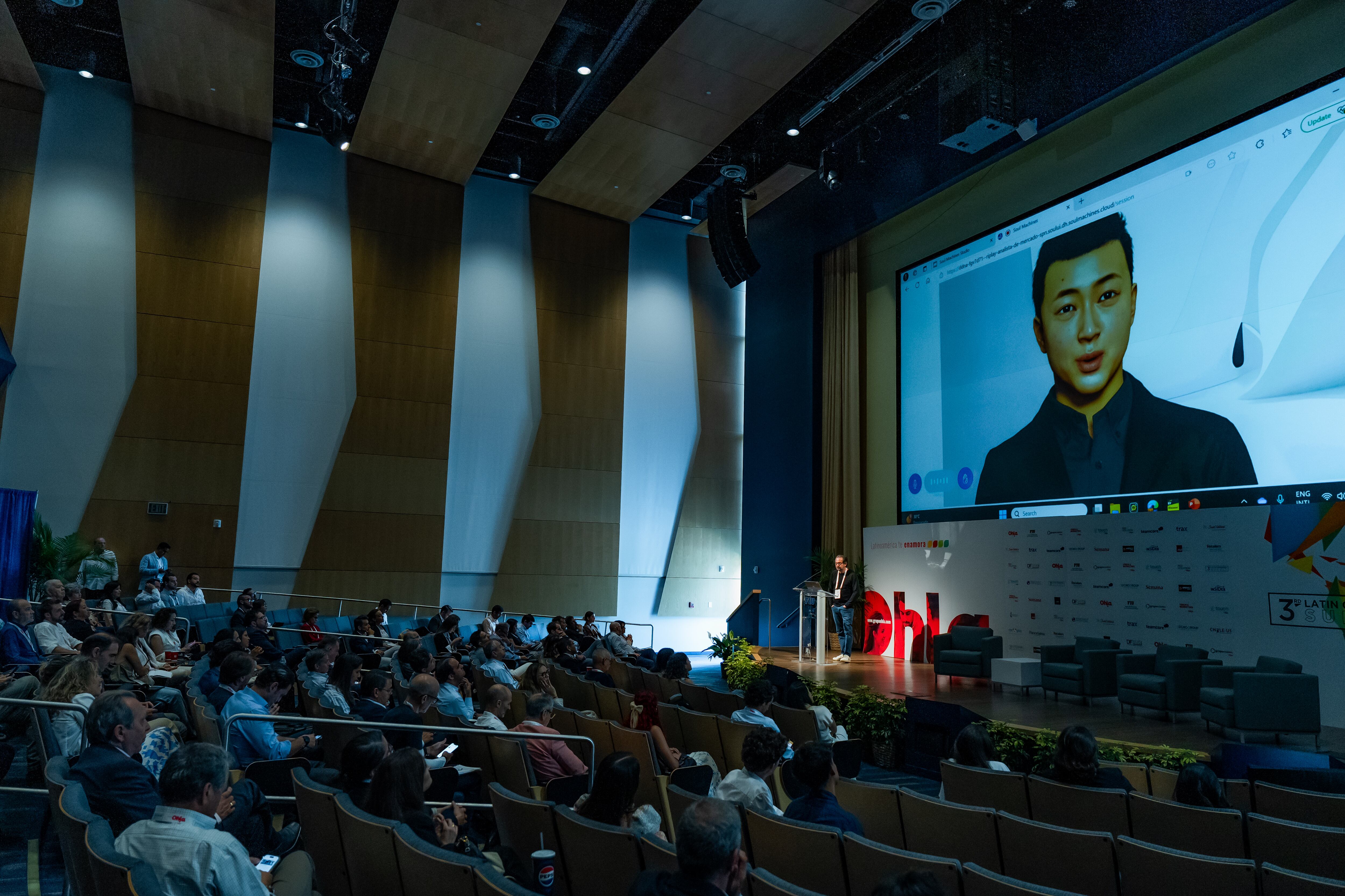 El evento congrega a un enorme número de directivos y altos ejecutivos de la región