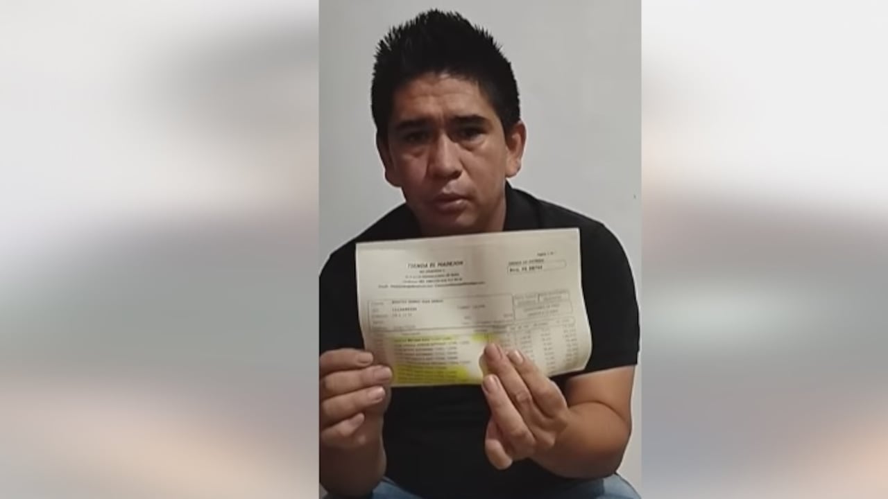 Juan Benítez asegura que tiene todas las facturas en orden del licor que compra para la discoteca.