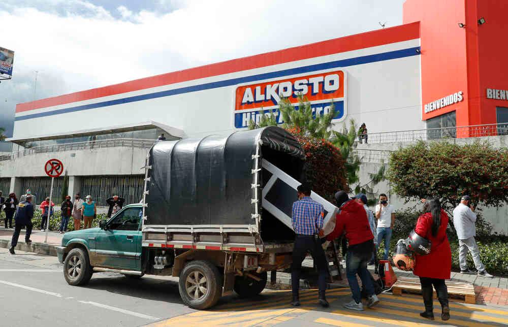  Día sin IVA Alkosto, Bogotá foto: Guillermo Torres / SEMANA