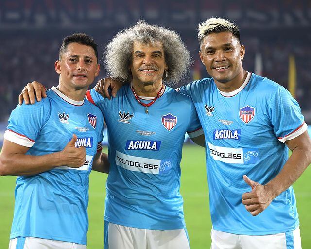 Giovanni Hernández, Carlos 'El Pibe' Valderrama y Teófilo Gutiérrez en la despedida de Sebastián Viera.