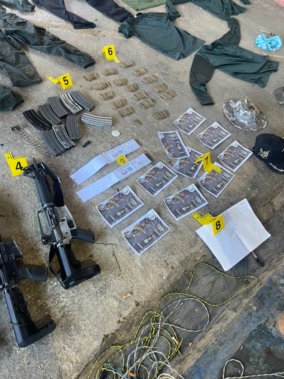 Panfletos extorsivos decomisados a las disidencias de las Farc en el Huila.