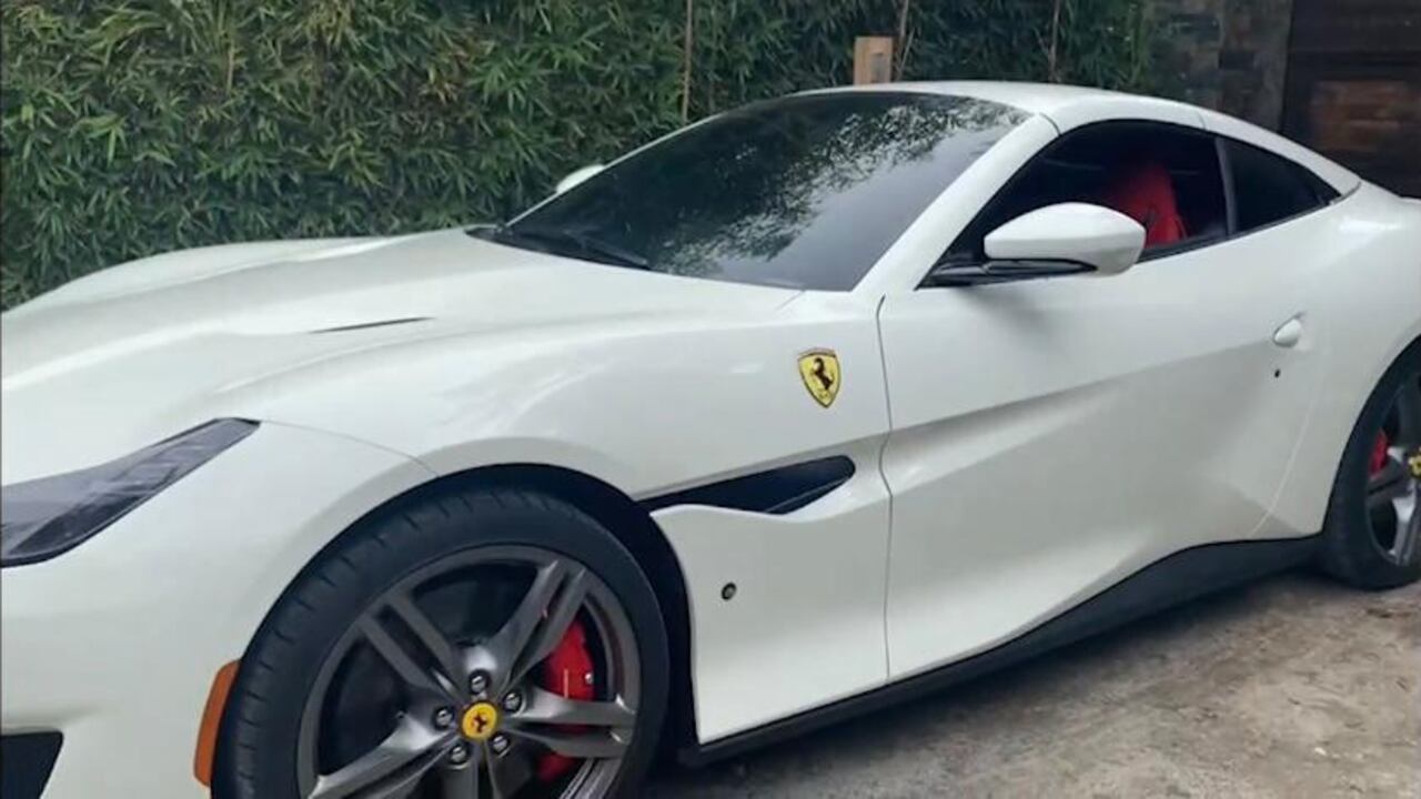 A subasta los Ferrari de alias Falcón. La millonaria fortuna que estaba a nombre del supuesto narco invisible fue objeto de extinción de dominio y la Fiscalía los entregó a la SAE.
