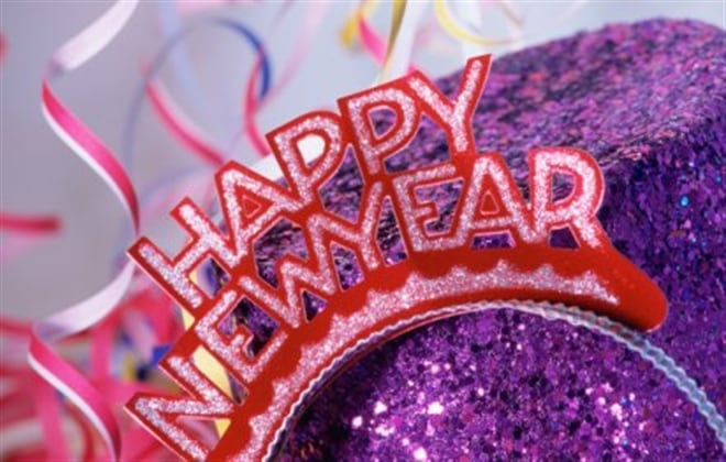 Usar prendas amarillas, comer 12 uvas y quemar el año viejo son algunas de las creencias populares para fin de año.