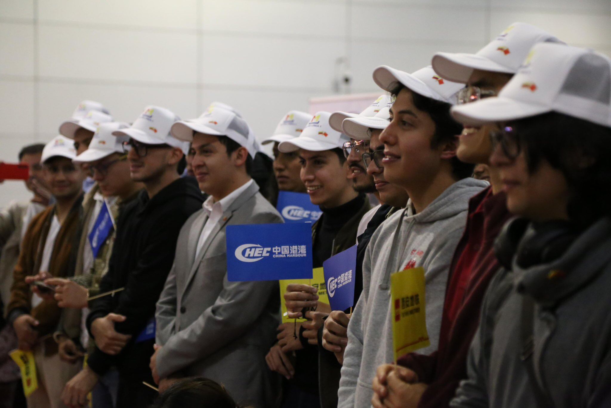 Estos jóvenes se van a especializar en: control servicio de transporte, obras civiles e instalación eléctrica, material rodante y señalización, telecomunicaciones y mantenimiento de equipos.