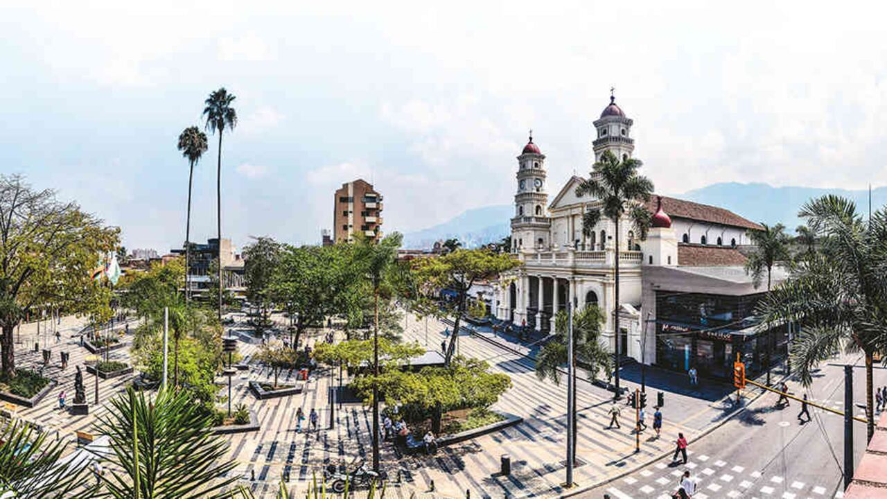 El Parque Principal Marceliano Vélez toma su nombre del primer egresado de la Facultad de Derecho de la Universidad de Antioquia, y cinco veces gobernador de este departamento. Foto: Erick Morales.