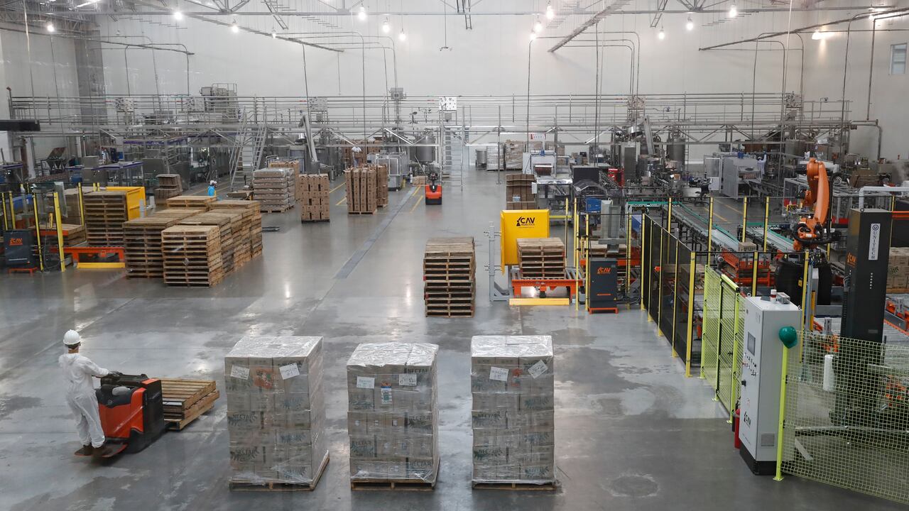 Empresa de Licores de Cundinamarca
Planta industria licorera nacional
Siberia Cundinamarca
Junio 4 del 2021
Foto Guillermo Torres Reina / Semana