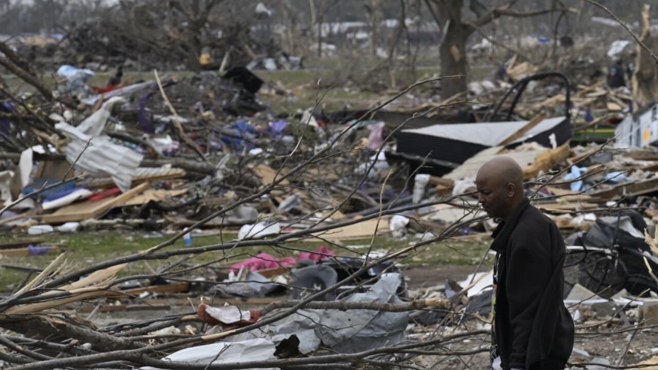 Una ola de destrucción fue dejada por los tornados y tormentas en algunos estados del país.