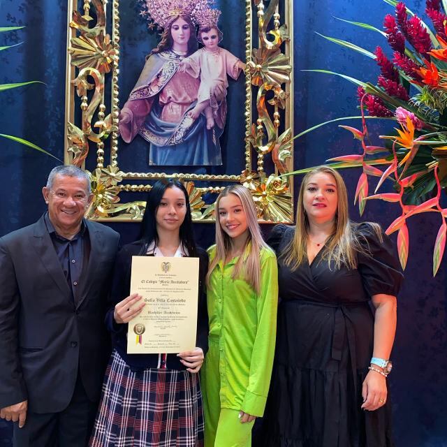 William Villa, esposa e hijas