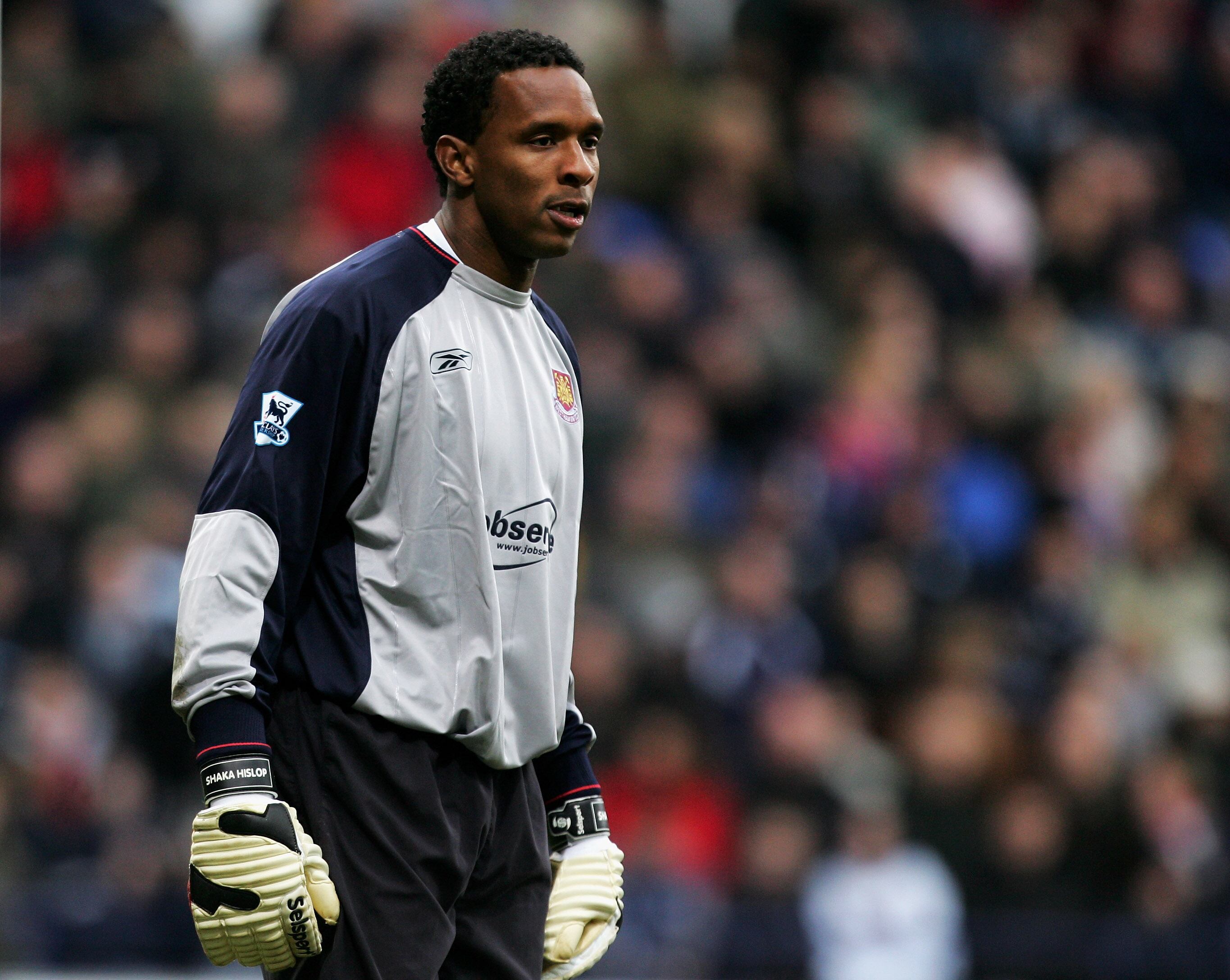 Shaka Hislop de West Ham en acción durante el partido de Premiership de Barclays entre Bolton Wanderers y West Ham United en el estadio Reebok el 11 de marzo de 2006 en Bolton, Inglaterra. (Foto de Laurence Griffiths/Getty Images)