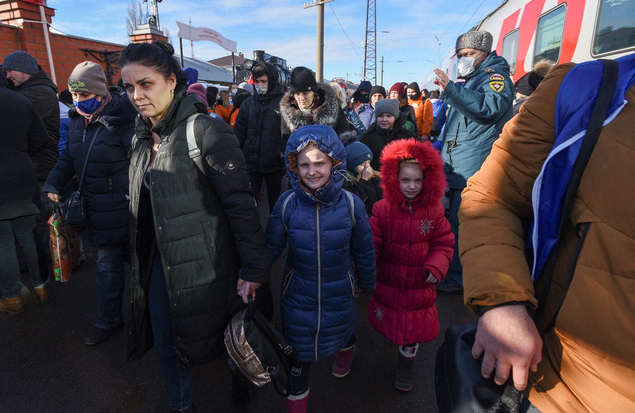 Ucranianas evacuadas en medio de temores de invasión