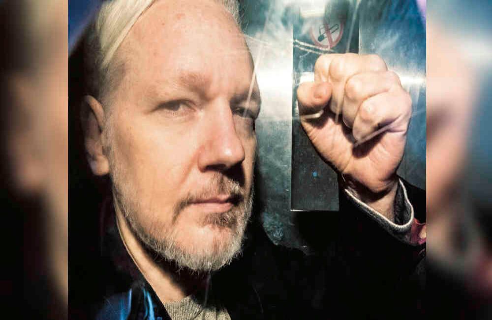 El más buscado: Lenín Moreno le retiró el asilo en la Embajada de Ecuador en Londres al famoso creador de WikiLeaks, Julian Assange. Su evidente deterioro físico y emocional encendieron las alarmas. Para muchos, Assange es un héroe por realizar la mayor filtración en la historia sobre delitos de guerra. Pero, para otros, como para el Gobierno estadounidense, es un delincuente que puso en peligro la seguridad nacional.  Foto: Daniel Leal-Olivas / AF