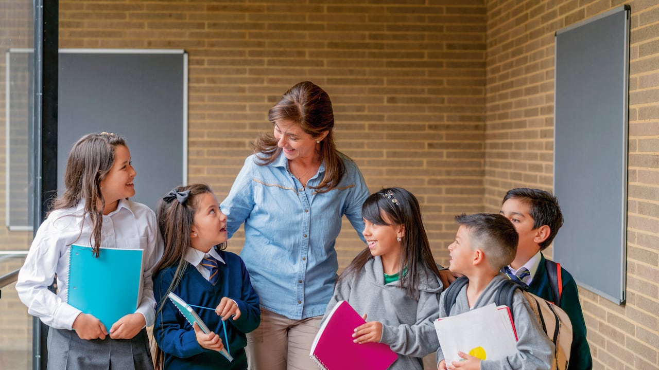 En este contexto global de redefinición educativa, Colombia ha emergido como un referente destacado en el tema del desarrollo socioemocional.